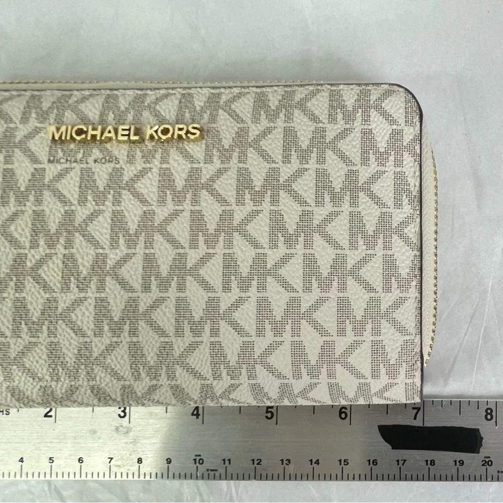 Michael Kors Jet Set Travel Vanilla MK Signature Large Flat MF Phone Case Wallet